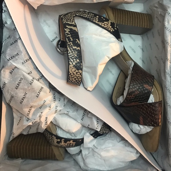 Alfani Snakeskin Heels Size 6.5 - Picture 1 of 9